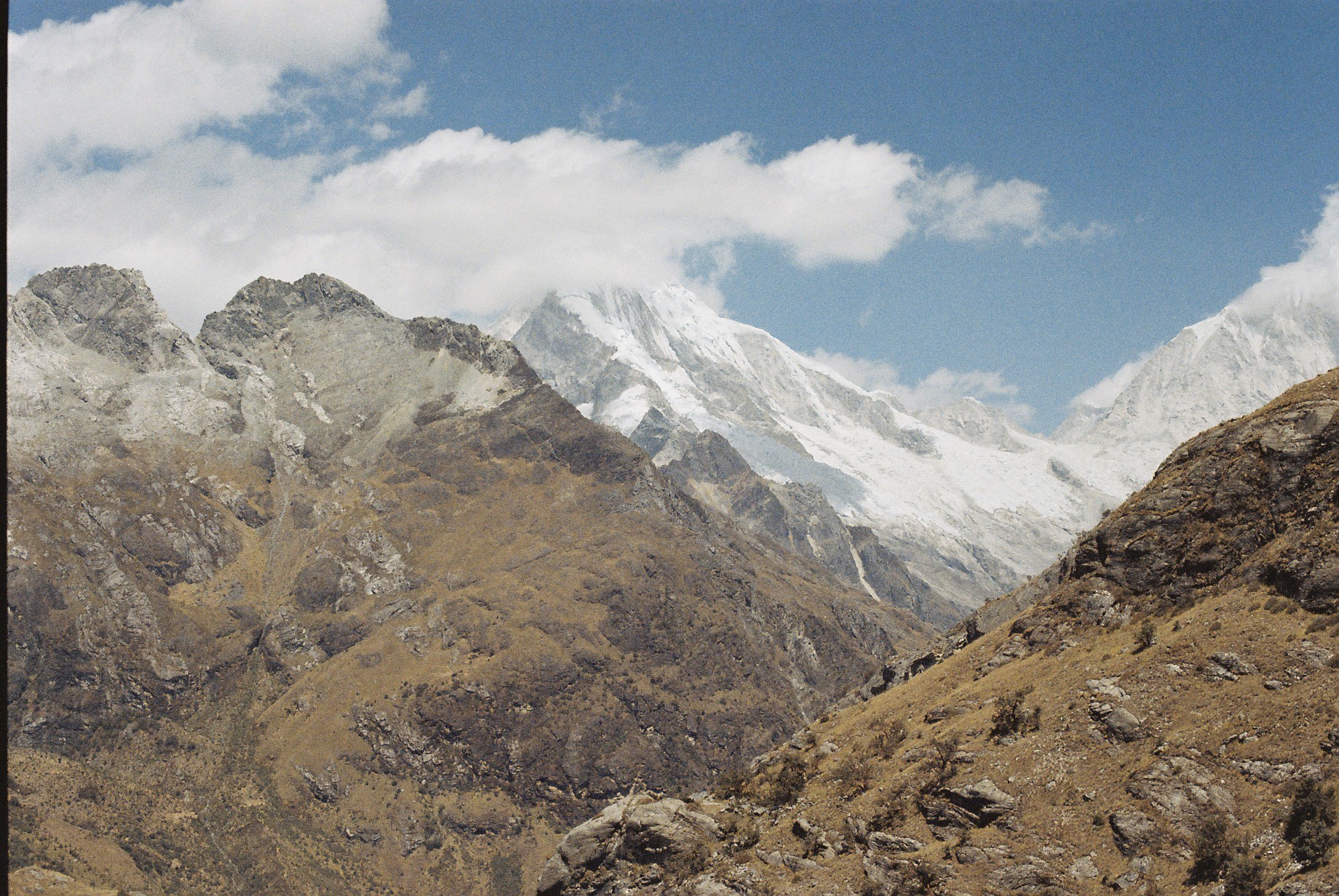 Panoramic view of the Laguna 69 trekking path